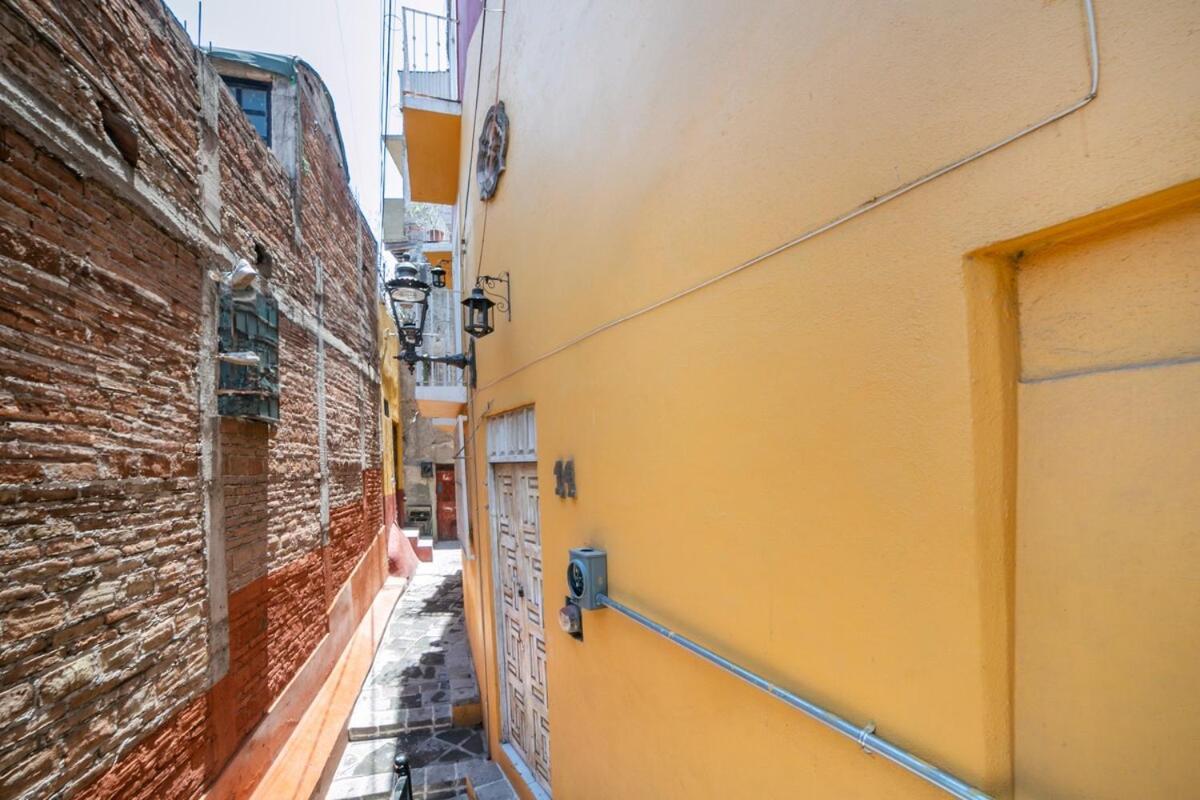 Apartment Colonial Charm Private With Bathroom *